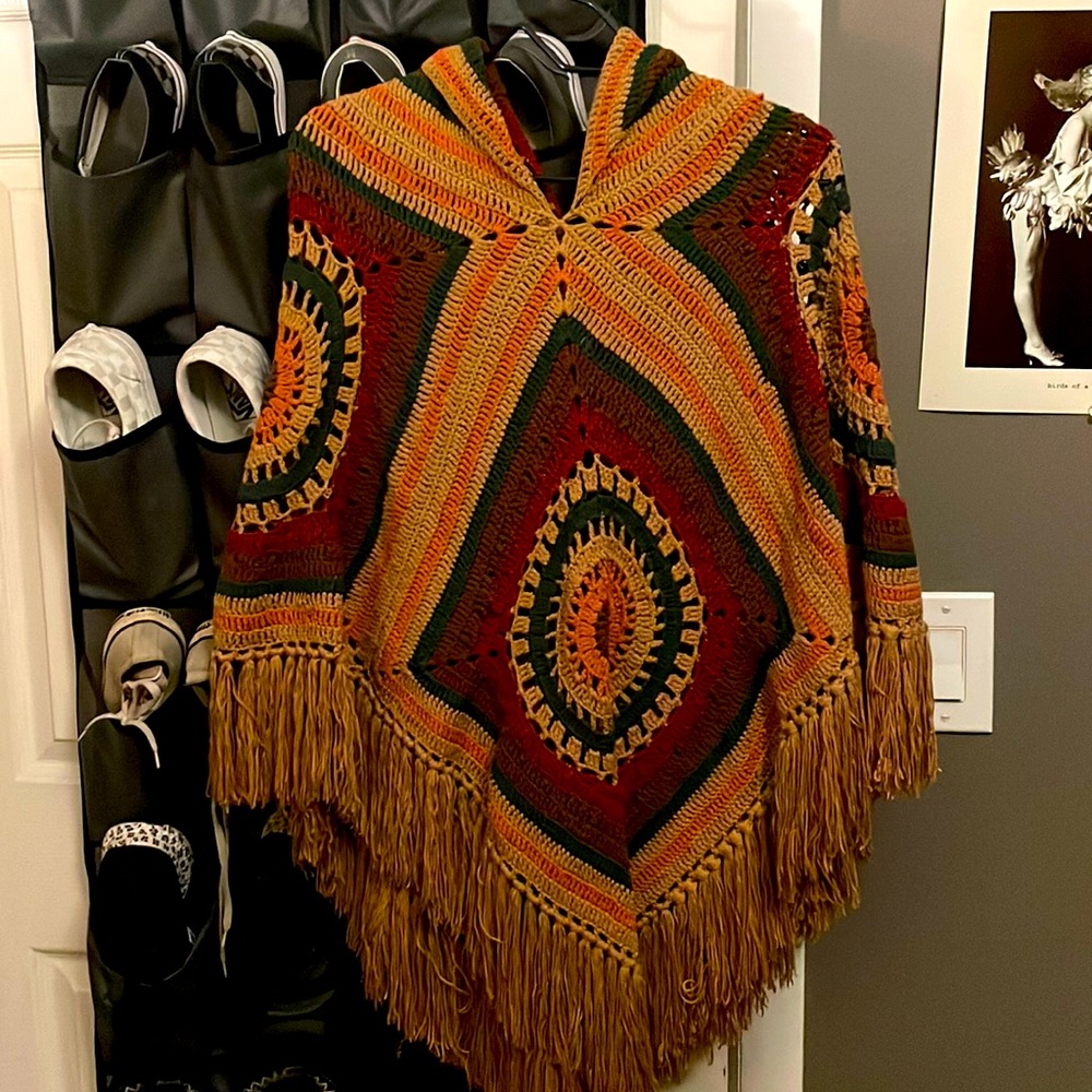 Super amazing and comfortable Pancho, size small they can also fit a medium.